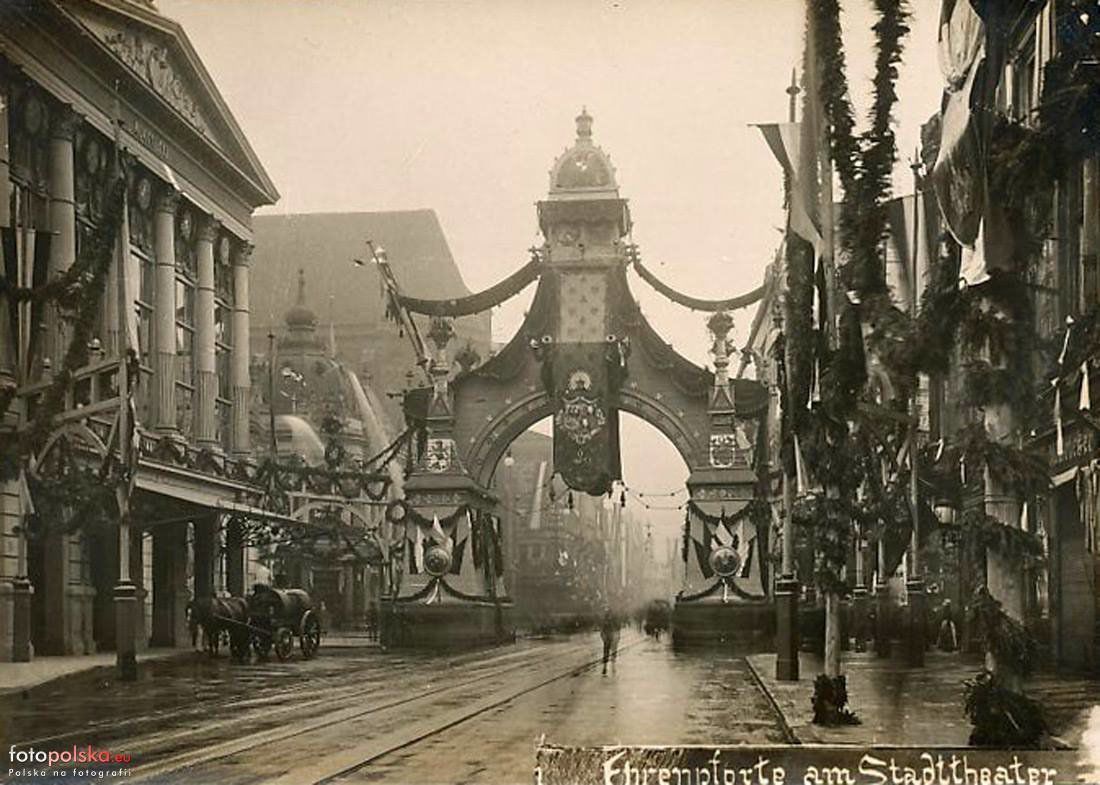 Zobacz, jak udekorowano miasto z okazji Dni Cesarskich w 1896 roku.