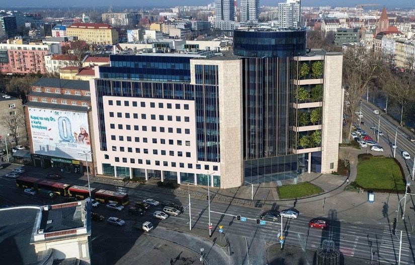 Rewitalizacja budynku Centrum Orląt [WIZUALIZACJE].