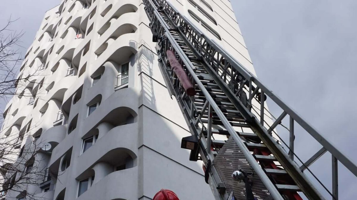Strażacy sprawdzili, jak wyglądałaby ewakuacja w przypadku pożaru sedesowców.