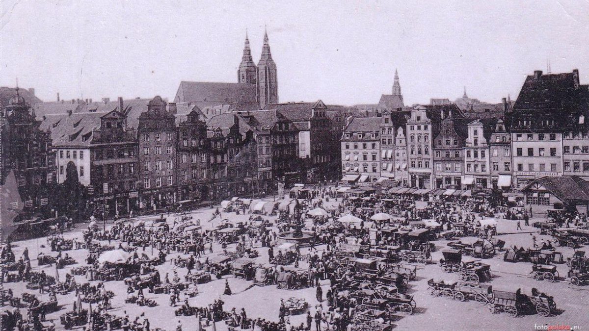 Zobacz, jak 100 lat temu wyglądał plac Nowy Targ.