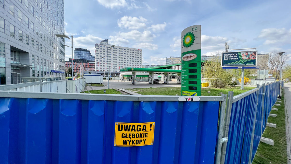 Trwa rozbiórka stacji benzynowej przy ul. Swobodnej.