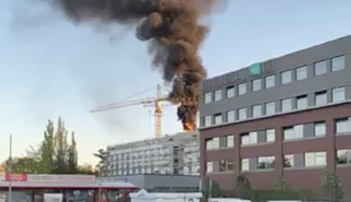 Pożar na terenie budowy przy ul. Słonimskiego.