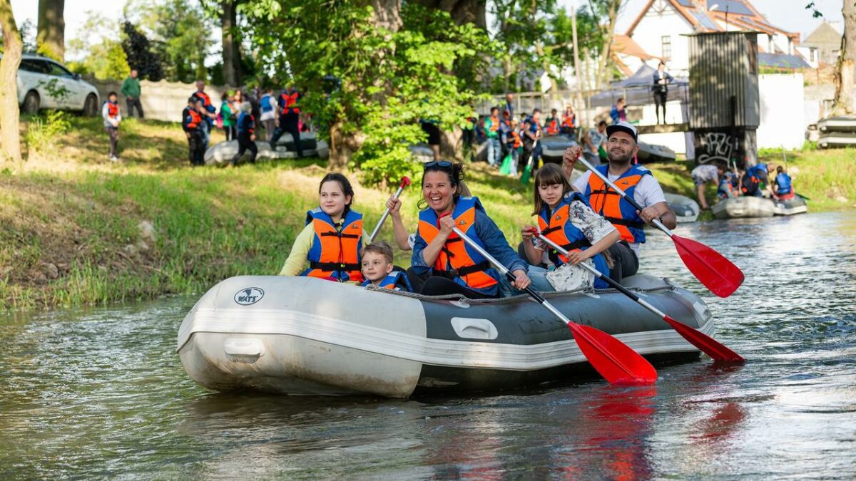 Spływy pontonowe i kajakowe Bystrzycą we Wrocławiu. Weź udział w sobotniej imprezie na Przystani Złotniki.