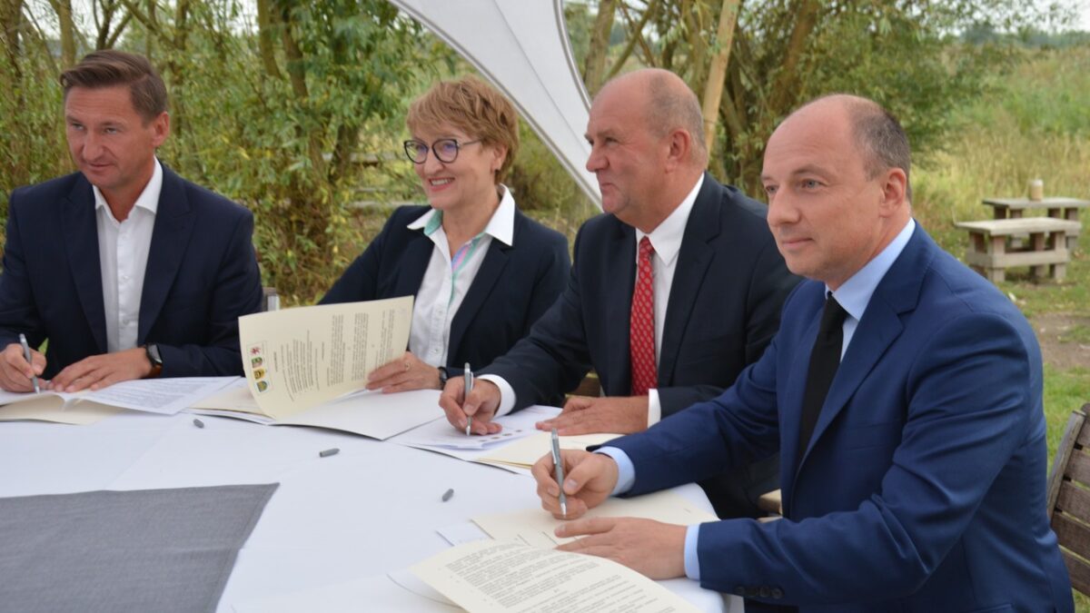 Marszałkowie nadodrzańskich regionów podpisali porozumienie dotyczące odbudowy ekosystemu Odry.