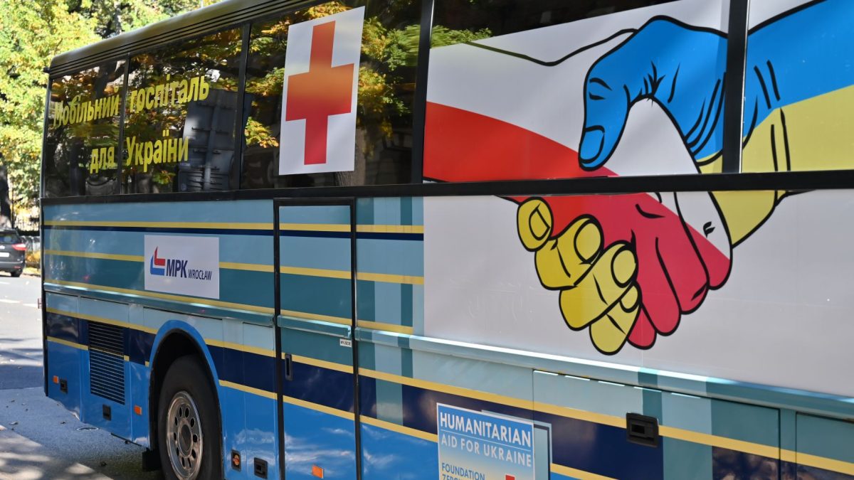 Wrocławskie MPK przekazało autobus dla ukraińskich żołnierzy.