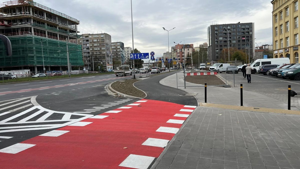 Nowa droga rowerowa wzdłuż ul. Legnickiej już przejezdna.