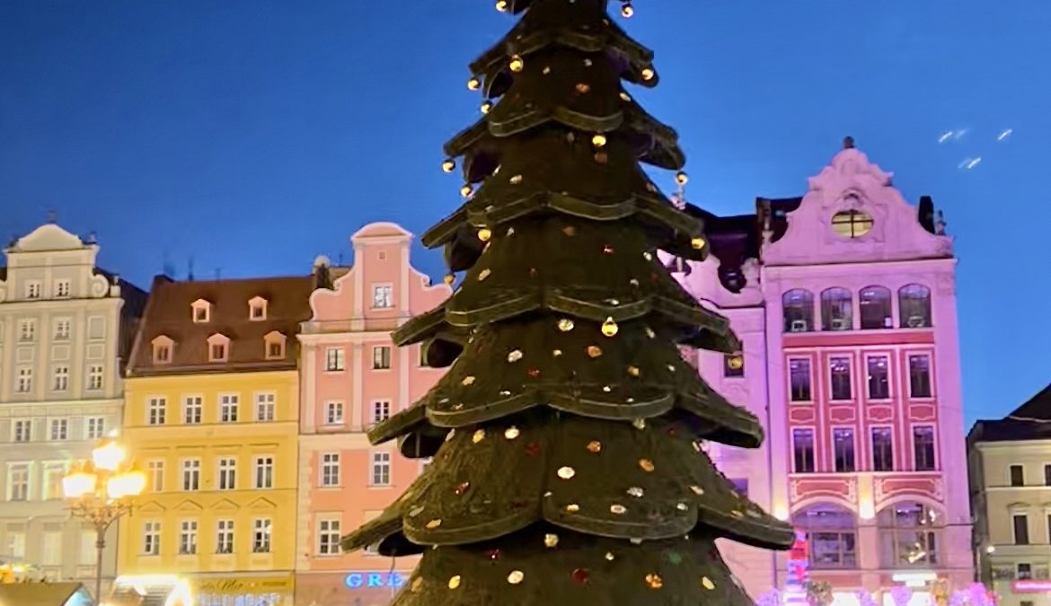 Wrocławska choinka zgaśnie. Wszystko w ramach akcji „Lights for Ukraine”.