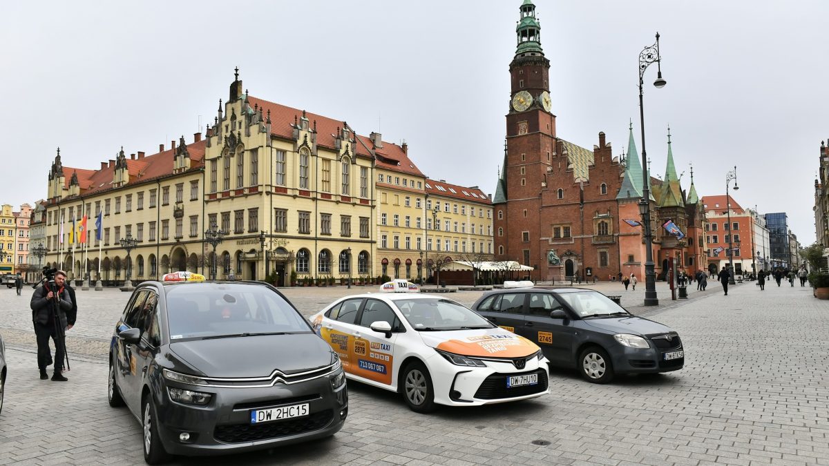 We Wrocławiu ruszyła akcja „Legalna Taksówka”.