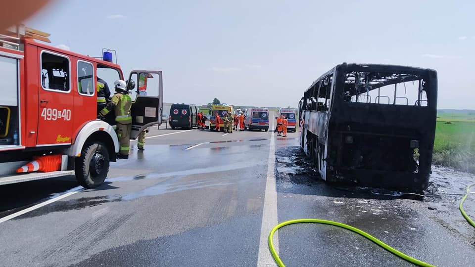 Na autostradzie A4 spłonął autobus wiozący wrocławskich uczniów na wycieczkę.