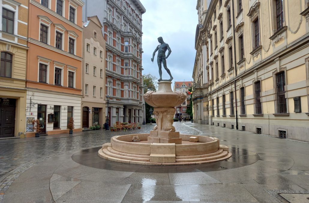 Wrocławskie fontanny już bez wody. Trwa ich zabezpieczanie.