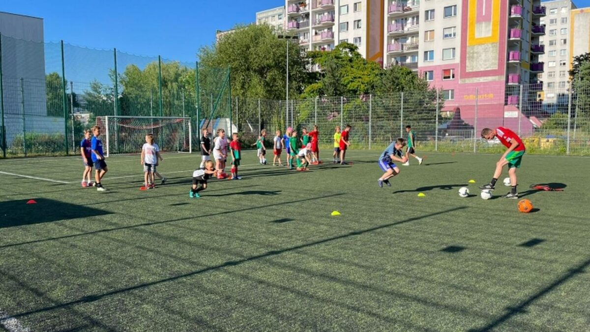 Bezpłatne treningi piłkarskie dla dzieci i młodzieży we Wrocławiu.