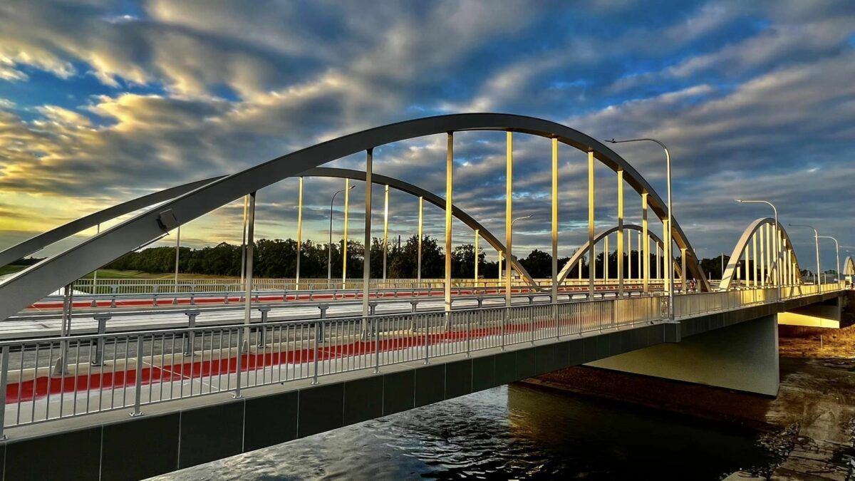 Nowe Mosty Chrobrego będą przejezdne pod koniec października. Zmiany w rozkładach MPK.