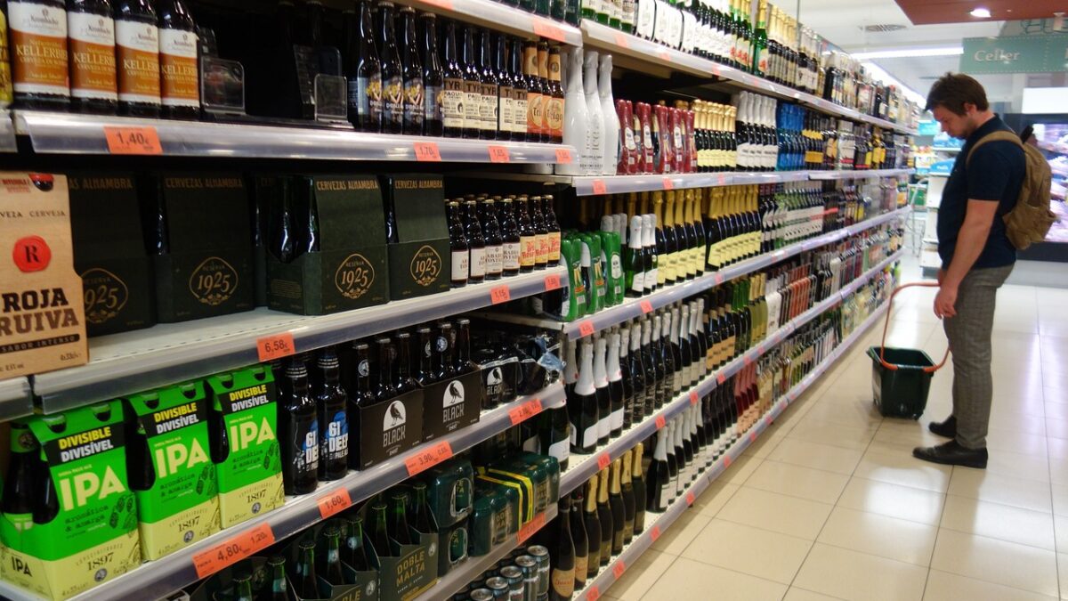 Zakaz sprzedaży alkoholu po 22:00 na kolejnych wrocławskich osiedlach. [LISTA]