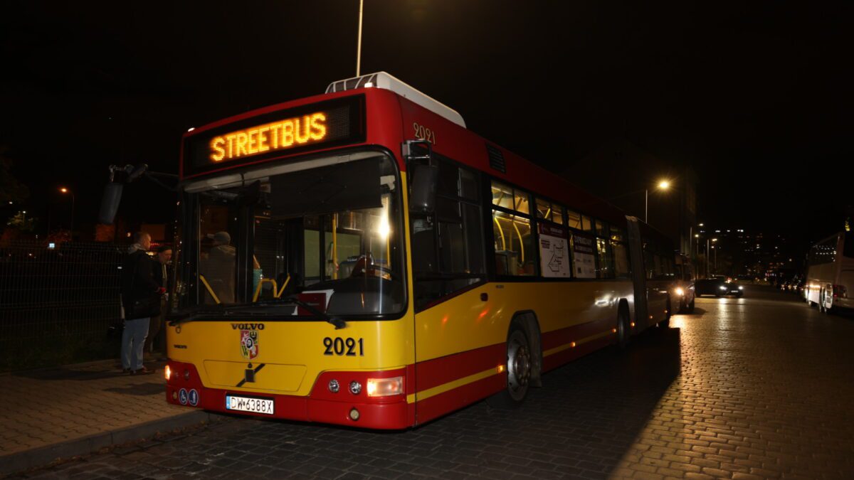 Streetbus powrócił na ulice Wrocławia. Jego misją jest pomoc potrzebującym.