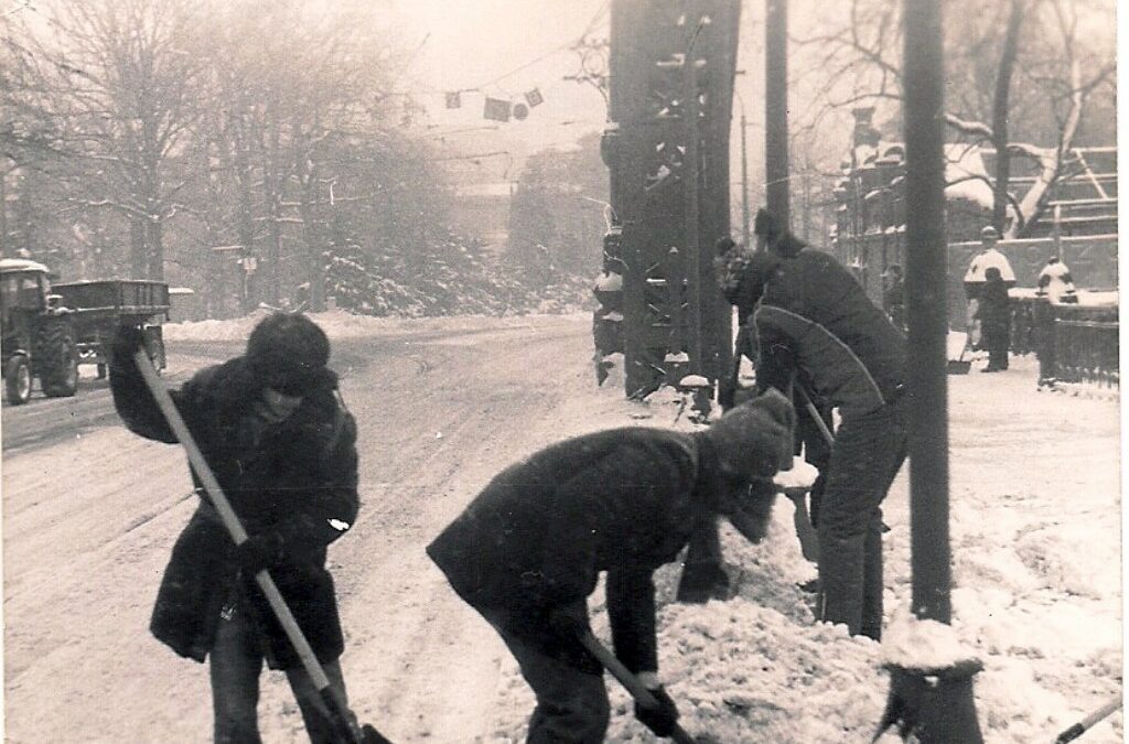 Brak prądu, unieruchomiona komunikacja, mróz i mnóstwo śniegu – taki był początek 1979 roku we Wrocławiu.