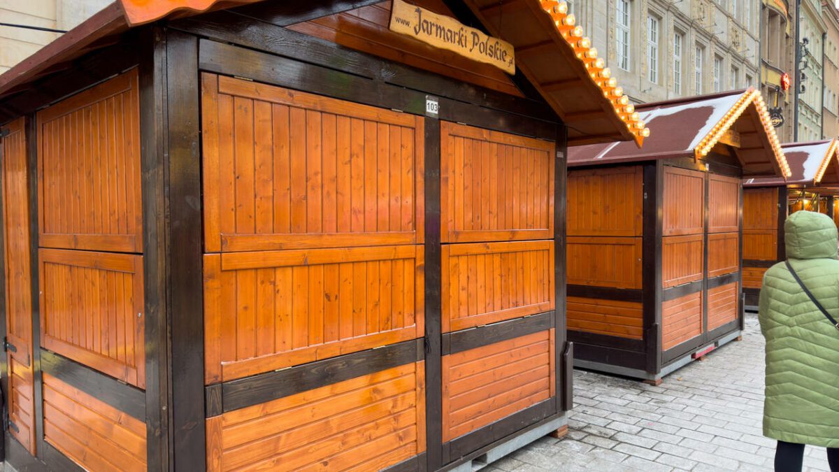 Jarmark na wrocławskim Rynku zamknięty. Drewniane budki pojawią się ponownie już za kilka miesięcy.