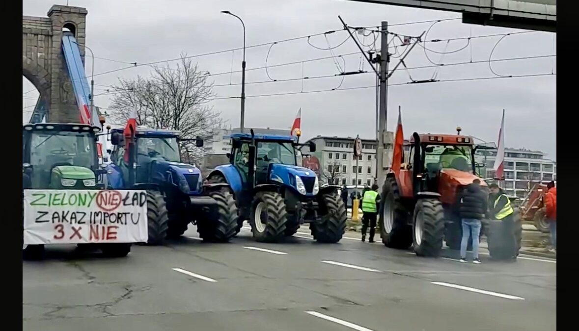 Duży protest rolników. Wojewoda apeluje, by unikać jazdy obwodnicą Wrocławia i autostradą A4.